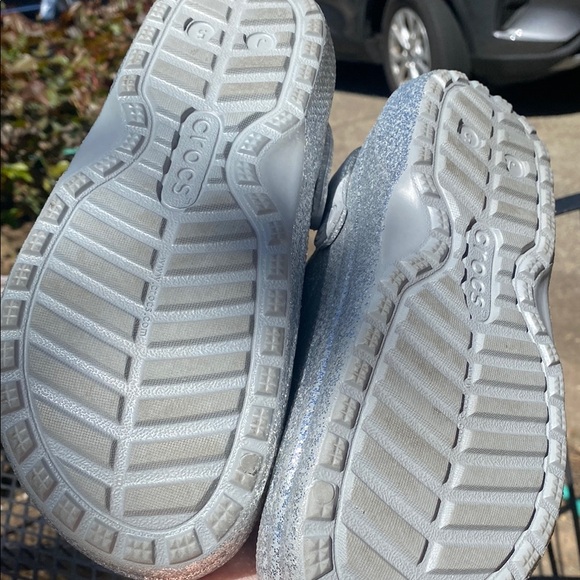 Preowned women’s Crocs  Silver Glitter Clogs 6.5 excellent - Picture 6 of 13